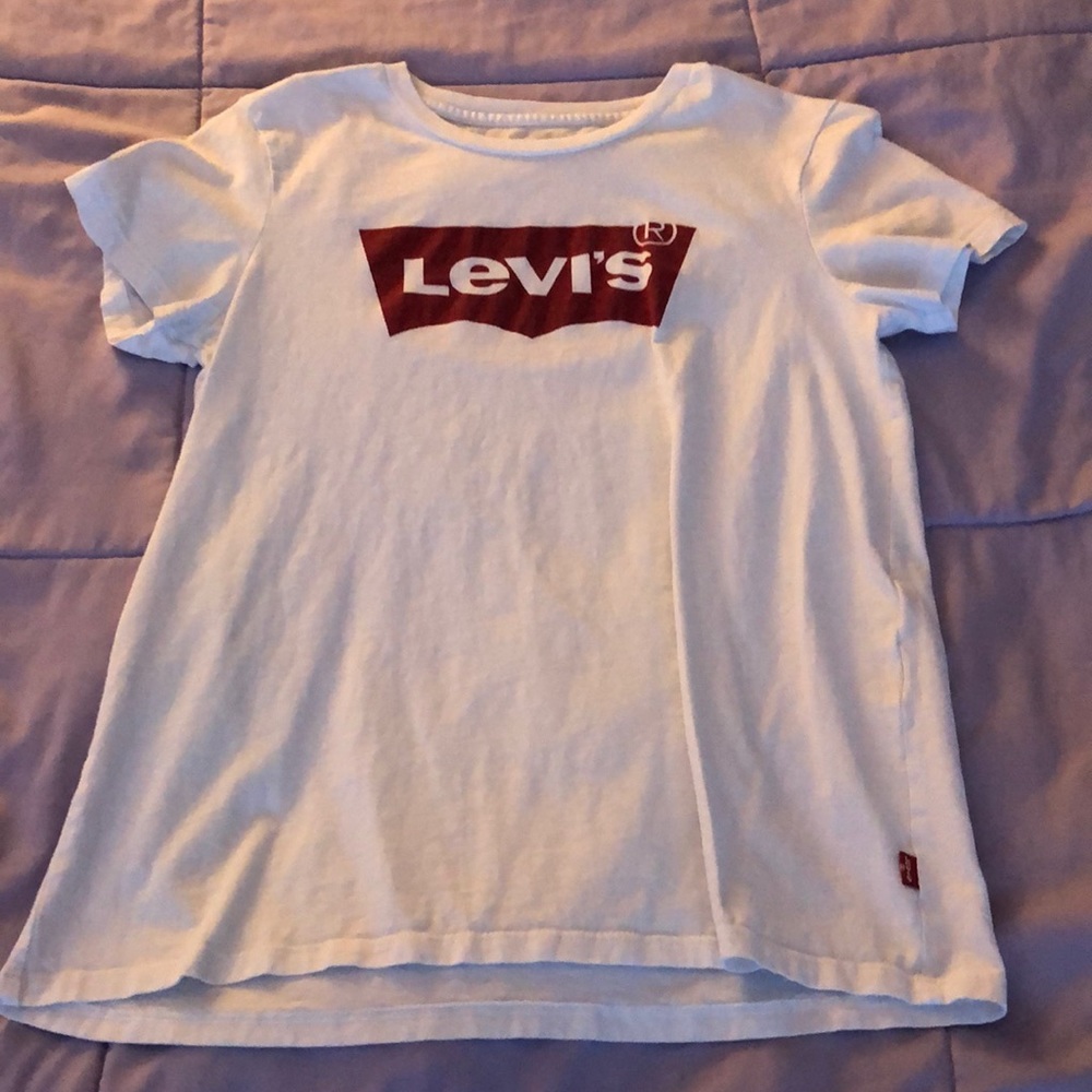 white tee